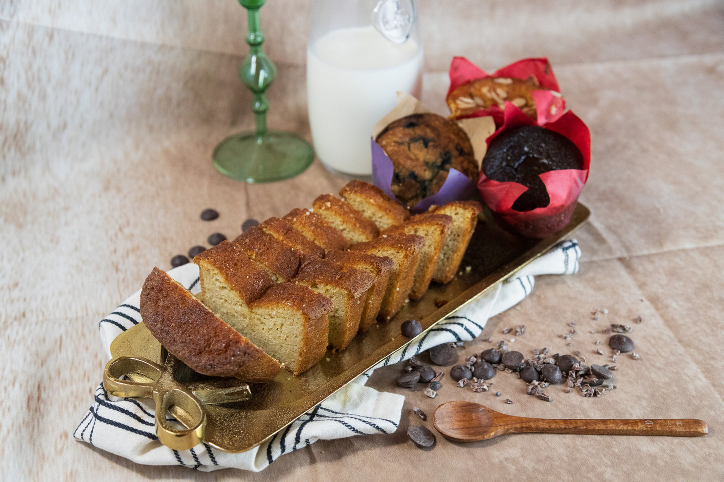 S Combo Gift Box β Cake & Muffins Sampler (#100)