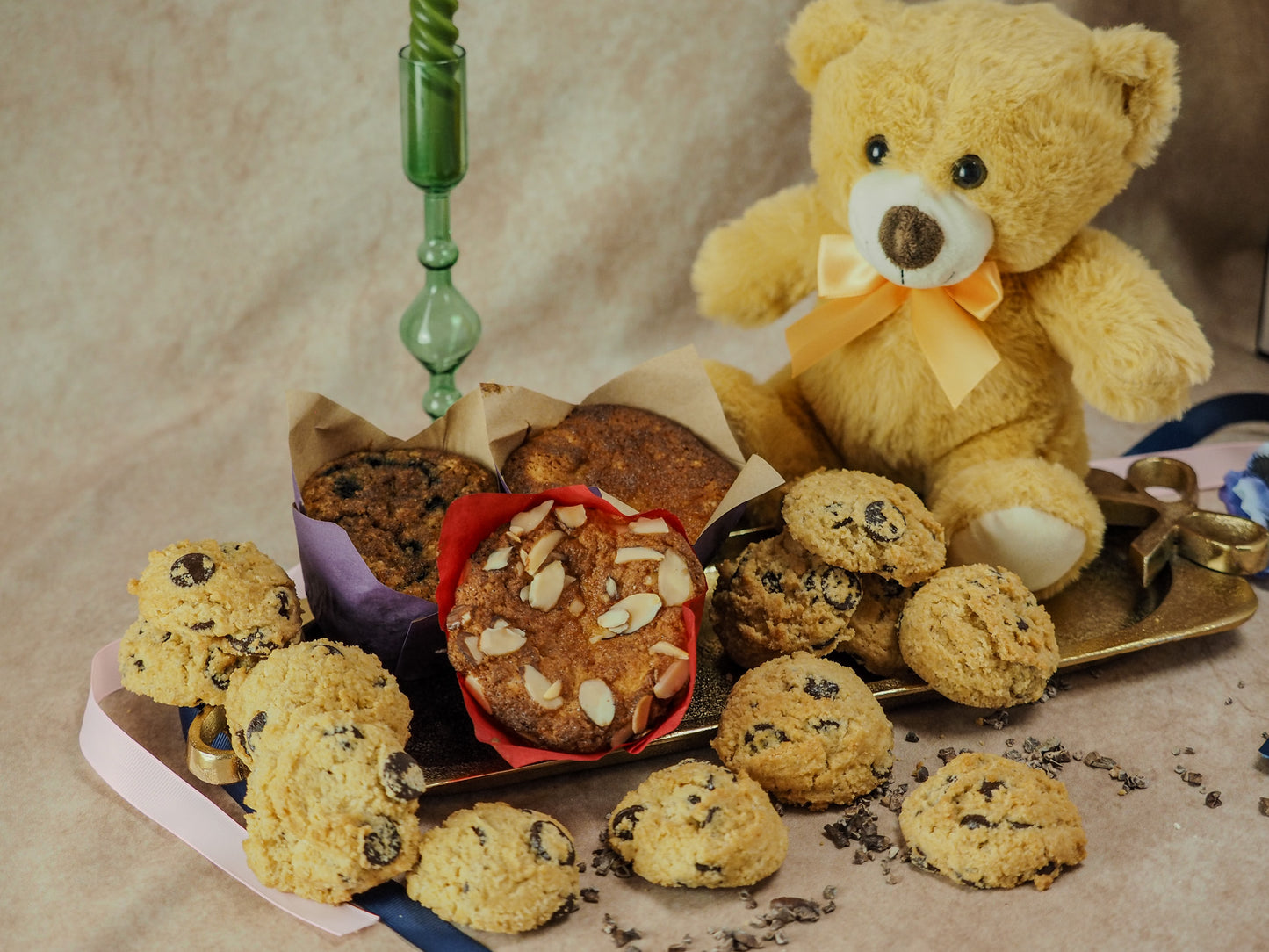 L Combo Gift Box – Muffins, Cookies & Cuddles (#207)